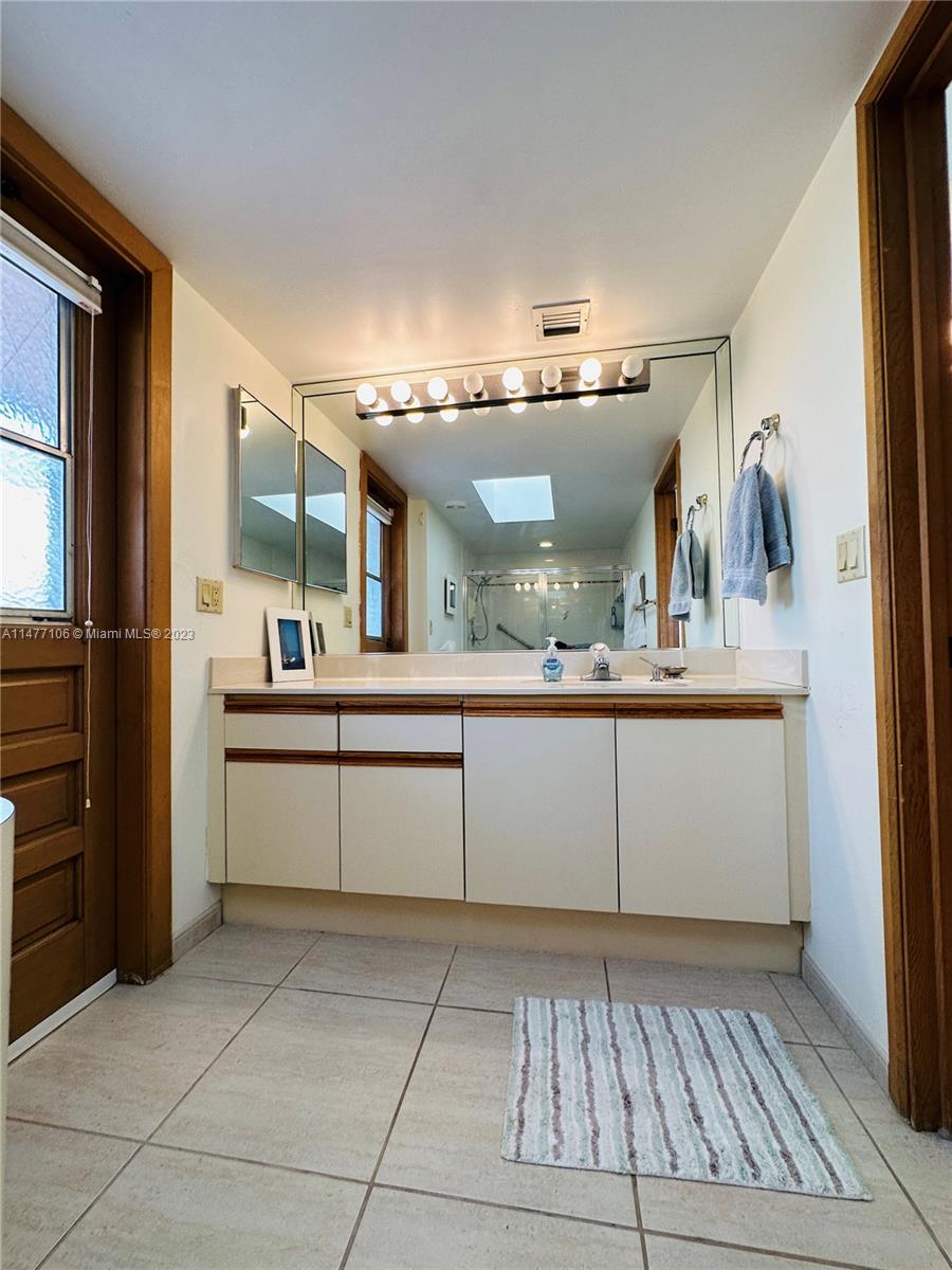 HIDDEN OAKS - Residential Lease