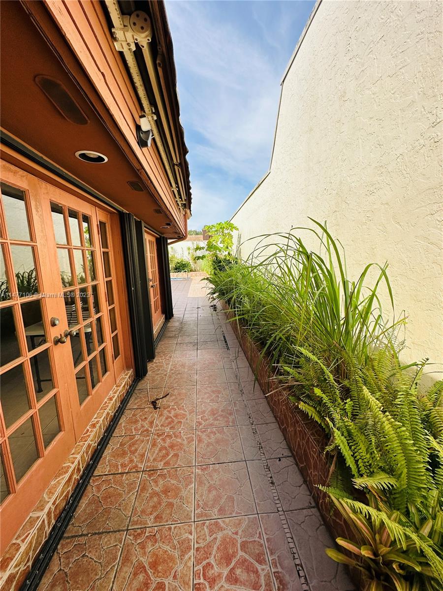 HIDDEN OAKS - Residential Lease