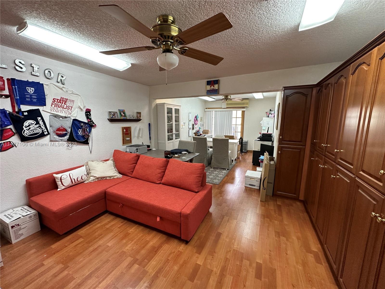 HIDDEN OAKS - Residential Lease