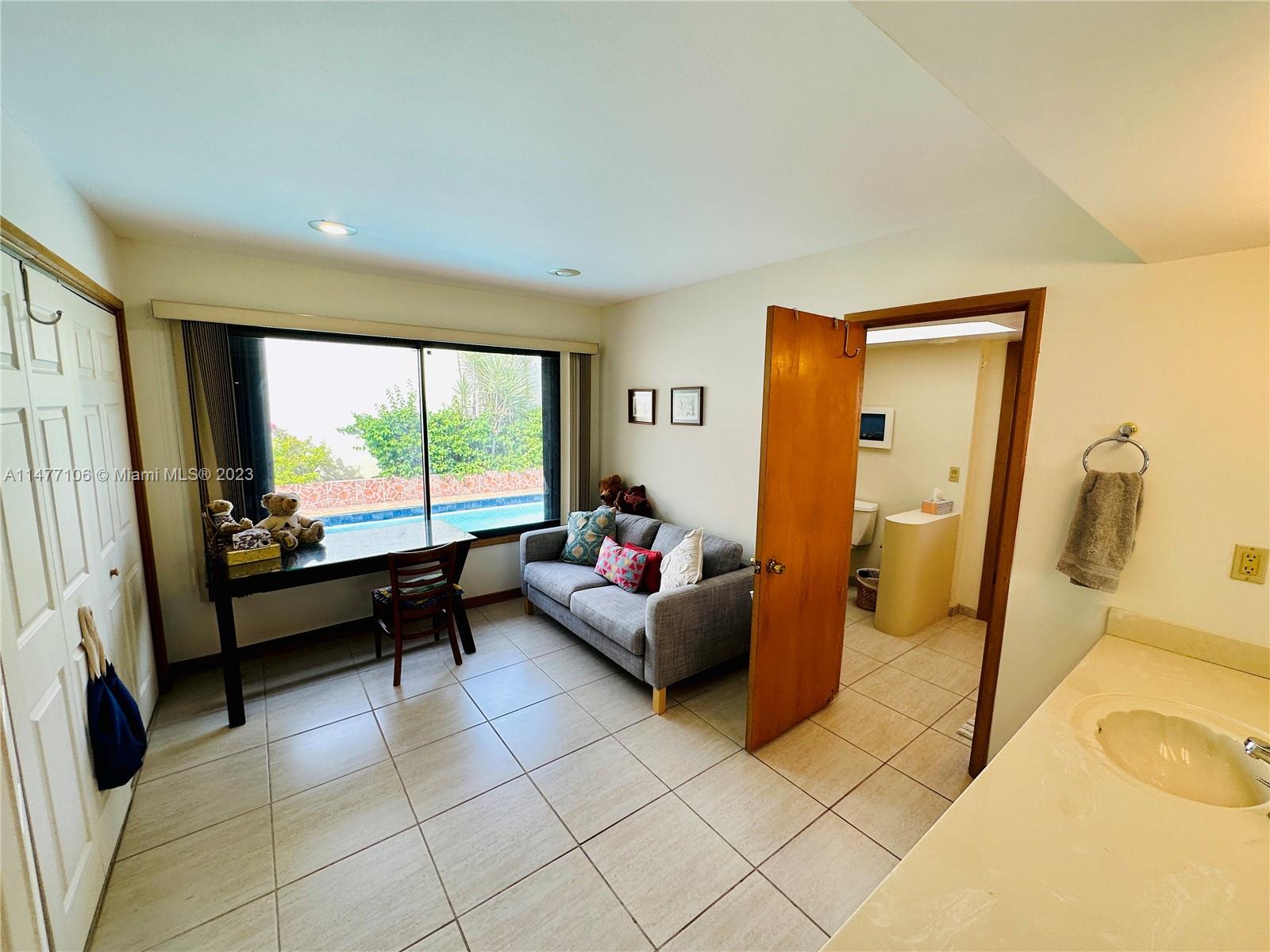 HIDDEN OAKS - Residential Lease