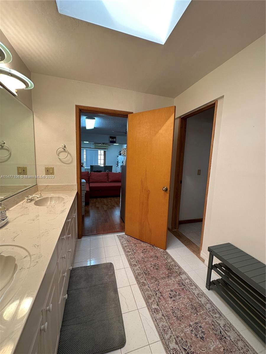 HIDDEN OAKS - Residential Lease