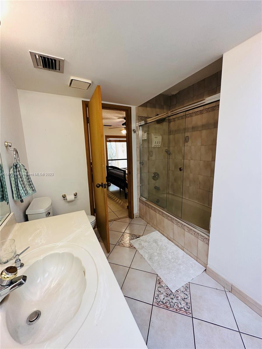 HIDDEN OAKS - Residential Lease