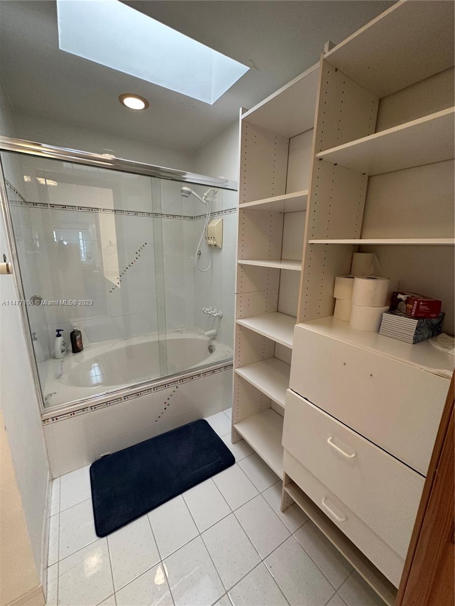 HIDDEN OAKS - Residential Lease