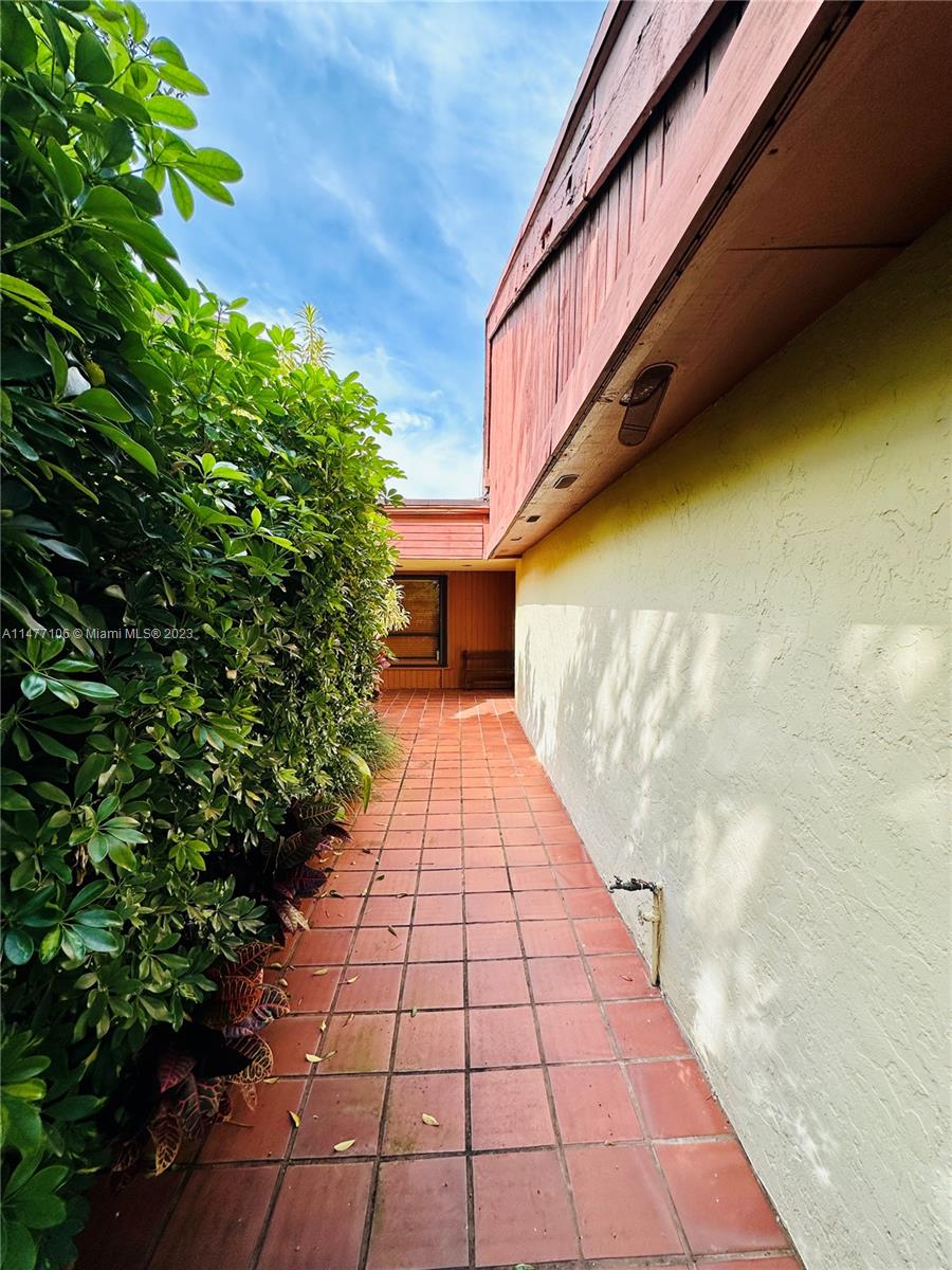 HIDDEN OAKS - Residential Lease