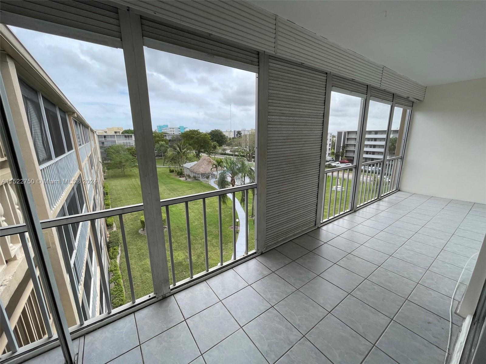 HILLCREST COUNTRY CLUB AP - Residential Lease