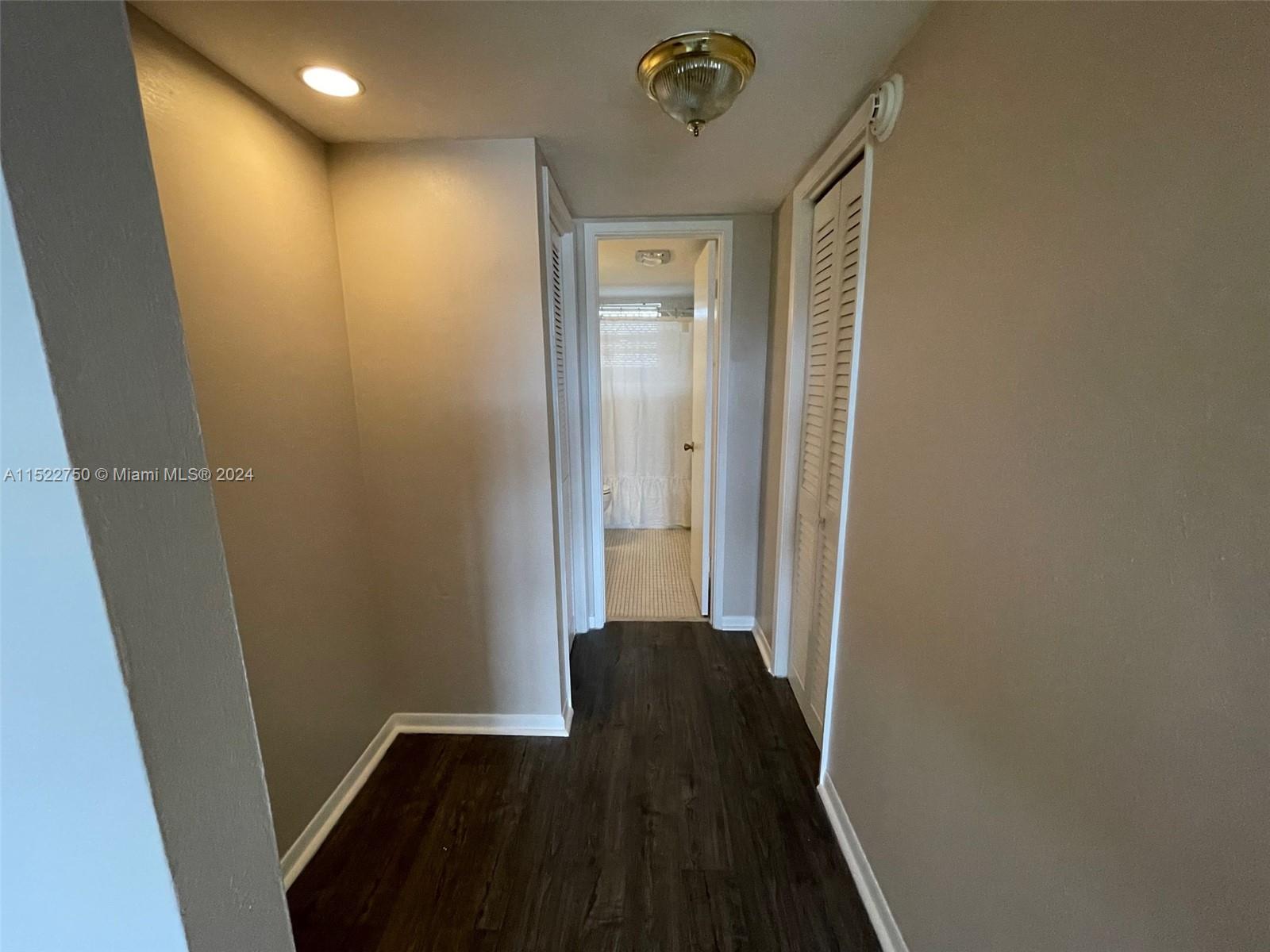 HILLCREST COUNTRY CLUB AP - Residential Lease