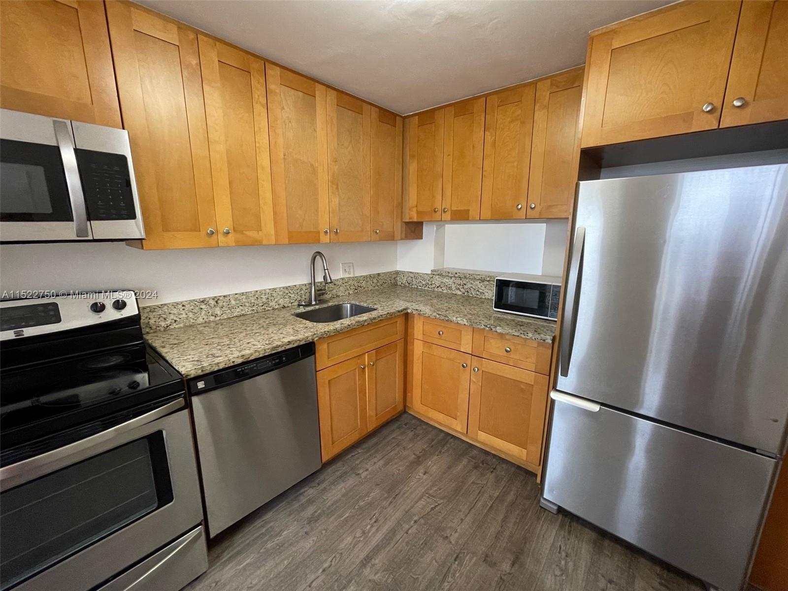 HILLCREST COUNTRY CLUB AP - Residential Lease
