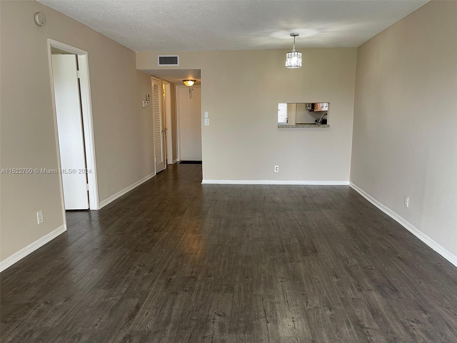 HILLCREST COUNTRY CLUB AP - Residential Lease
