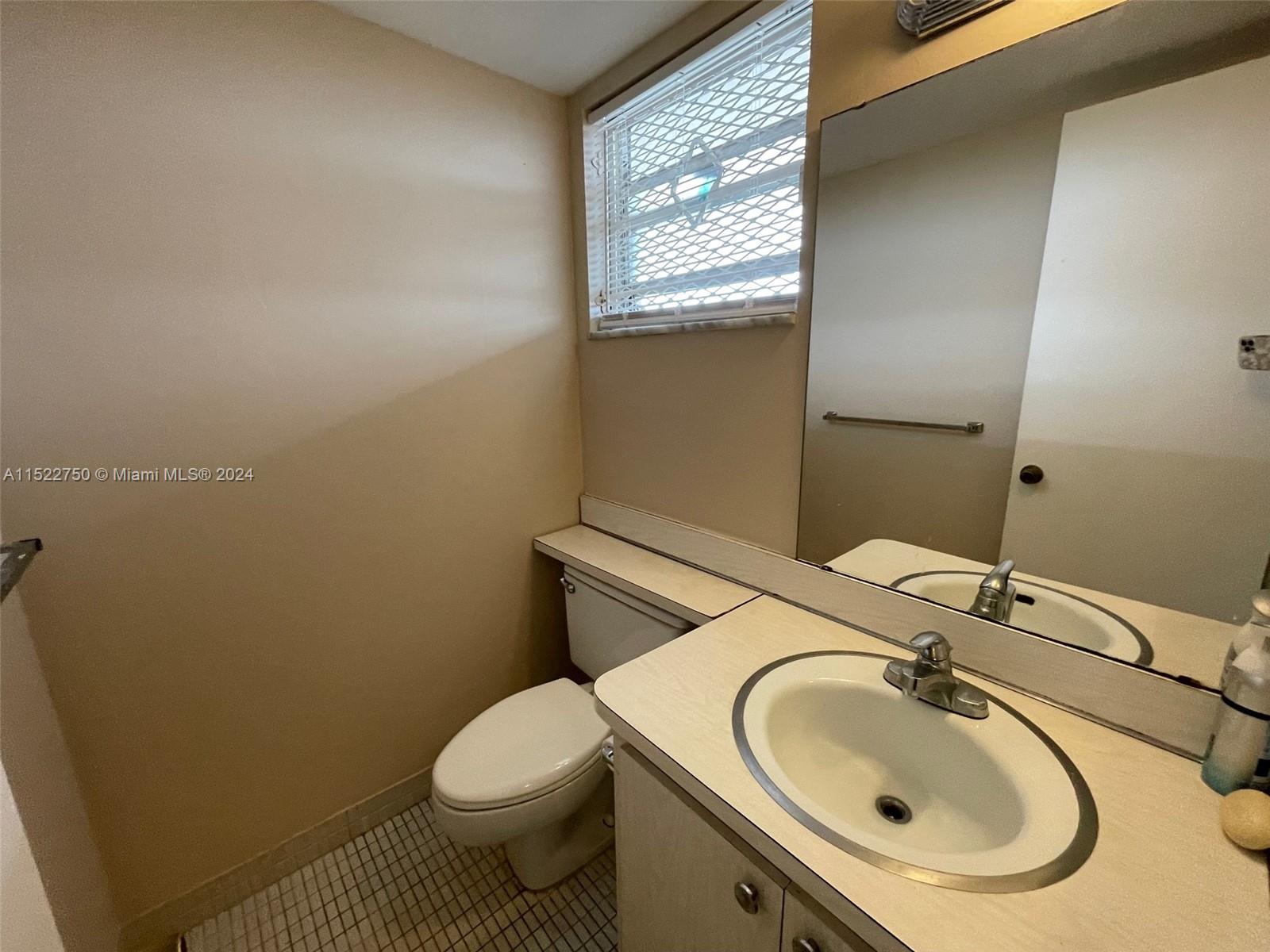 HILLCREST COUNTRY CLUB AP - Residential Lease
