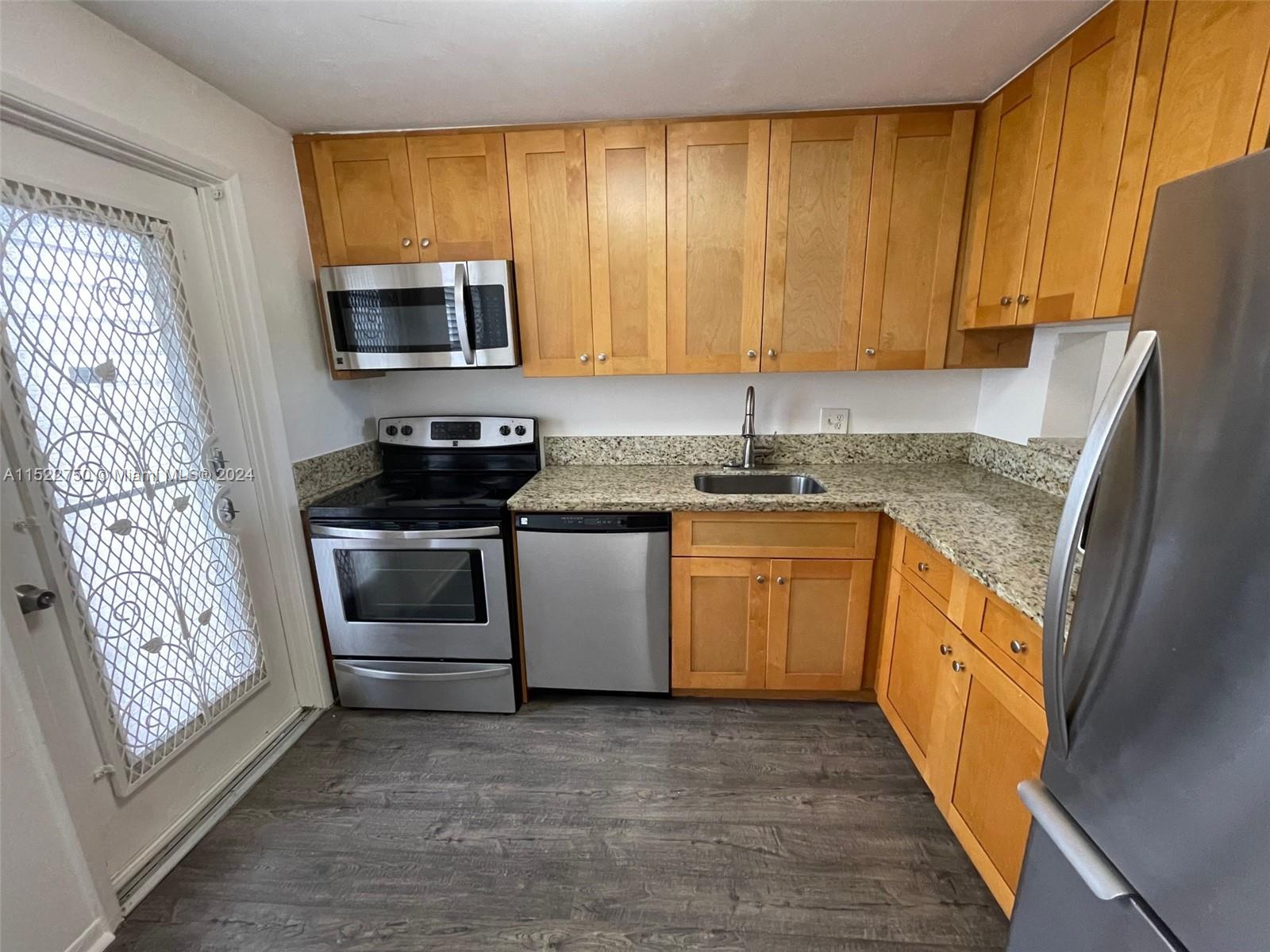 HILLCREST COUNTRY CLUB AP - Residential Lease