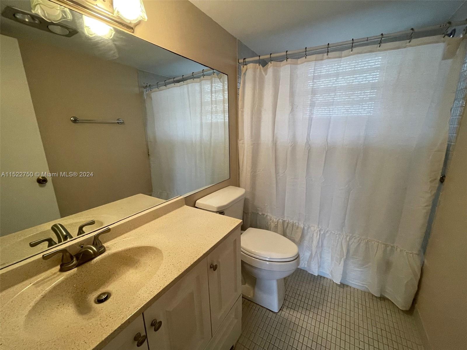HILLCREST COUNTRY CLUB AP - Residential Lease