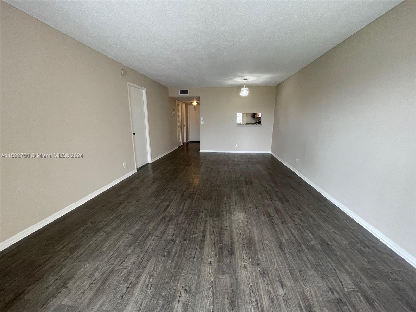 HILLCREST COUNTRY CLUB AP - Residential Lease