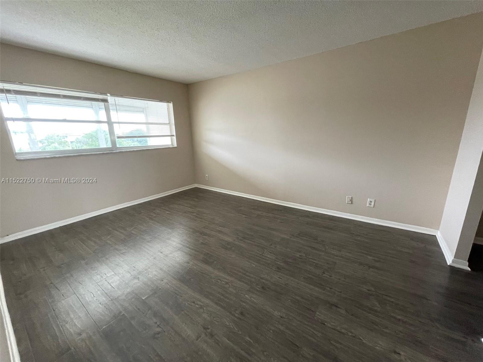 HILLCREST COUNTRY CLUB AP - Residential Lease