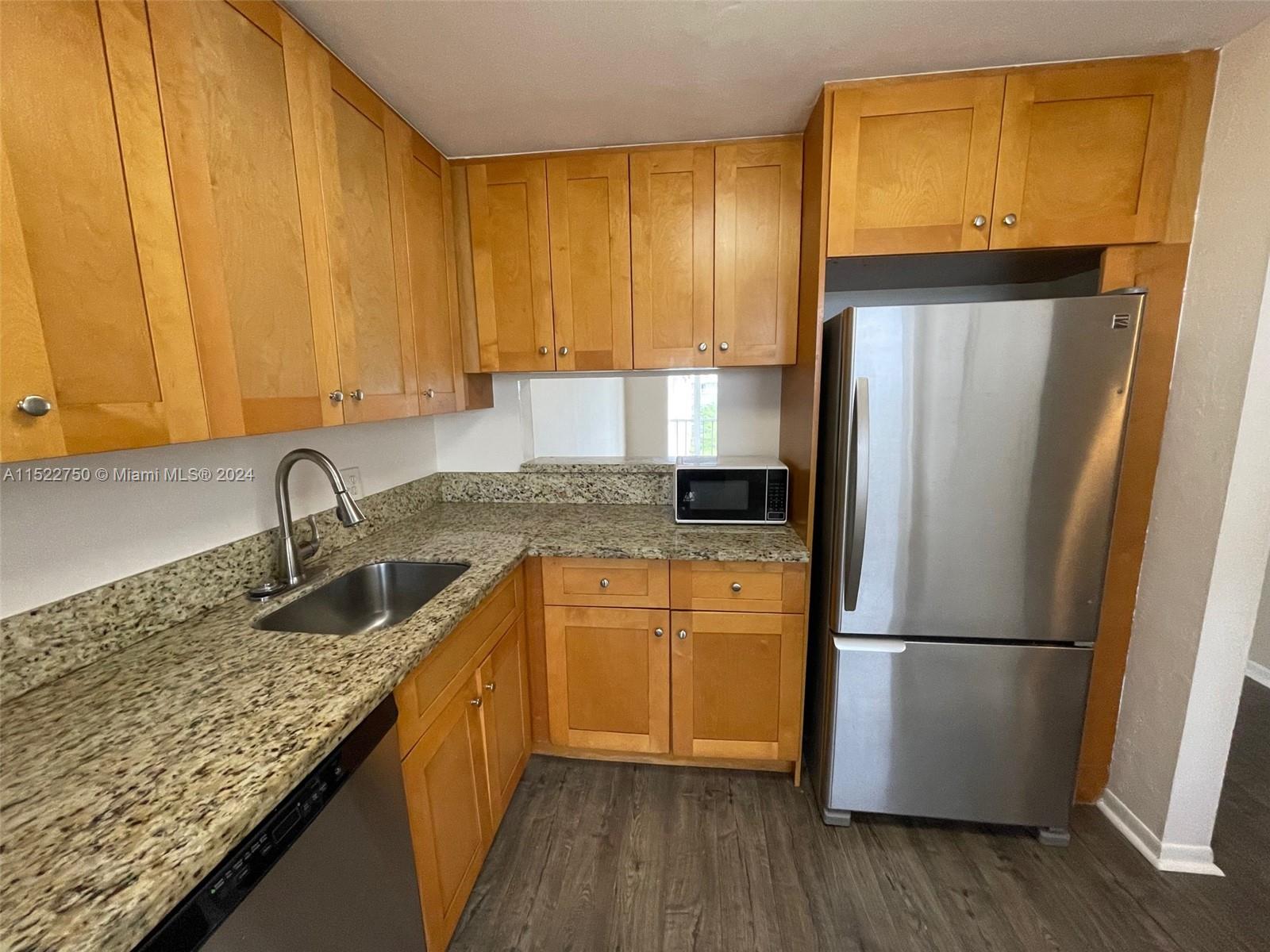 HILLCREST COUNTRY CLUB AP - Residential Lease