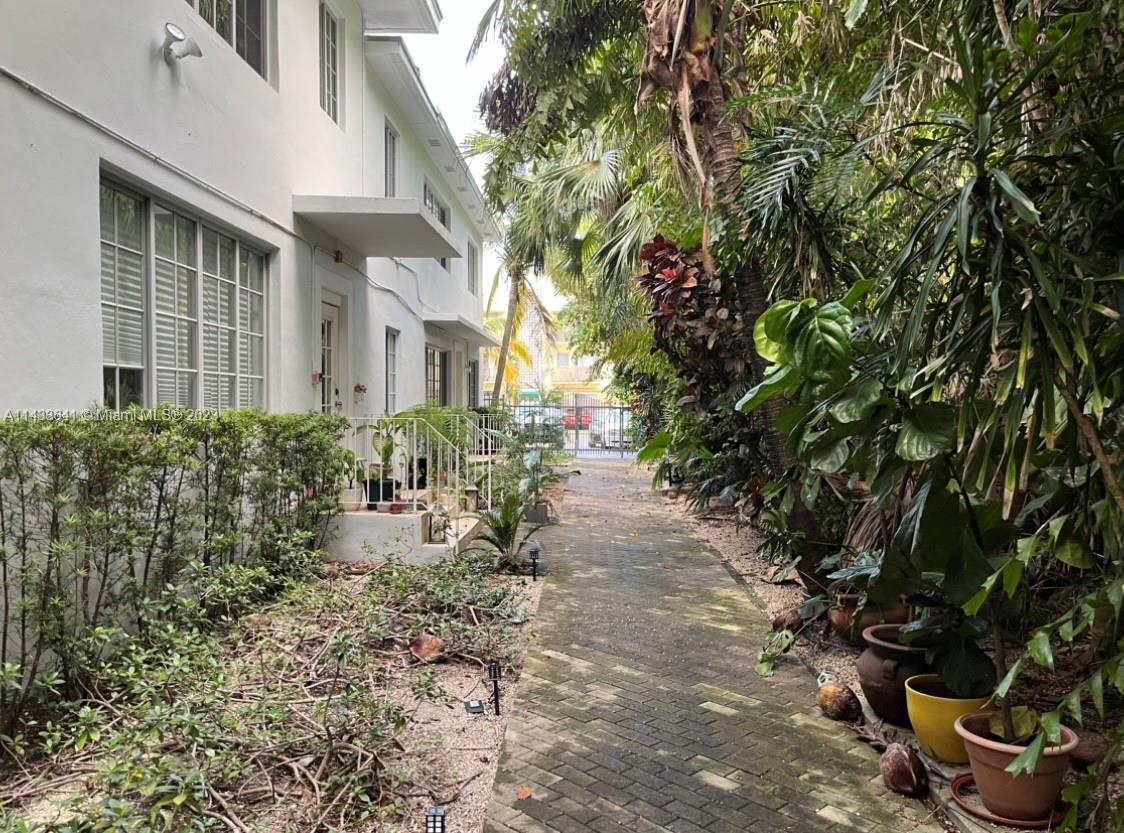 THE CASA BELLA CONDO ON S - Residential Lease