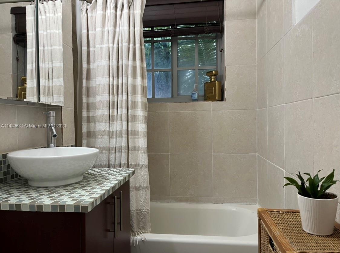THE CASA BELLA CONDO ON S - Residential Lease