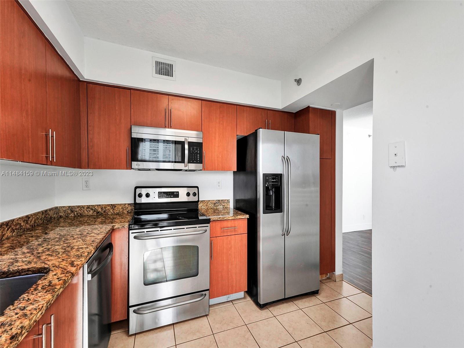 PARC CENTRAL AVENTURA EAS - Residential Lease