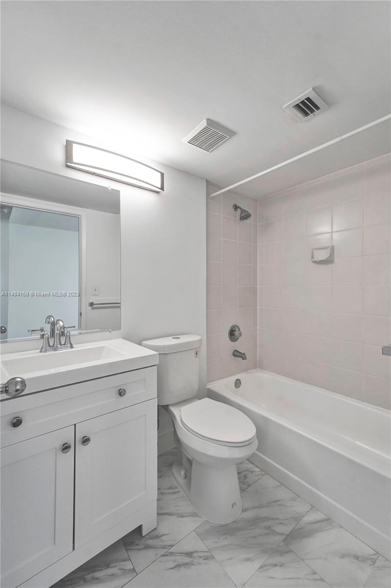 PARC CENTRAL AVENTURA EAS - Residential Lease