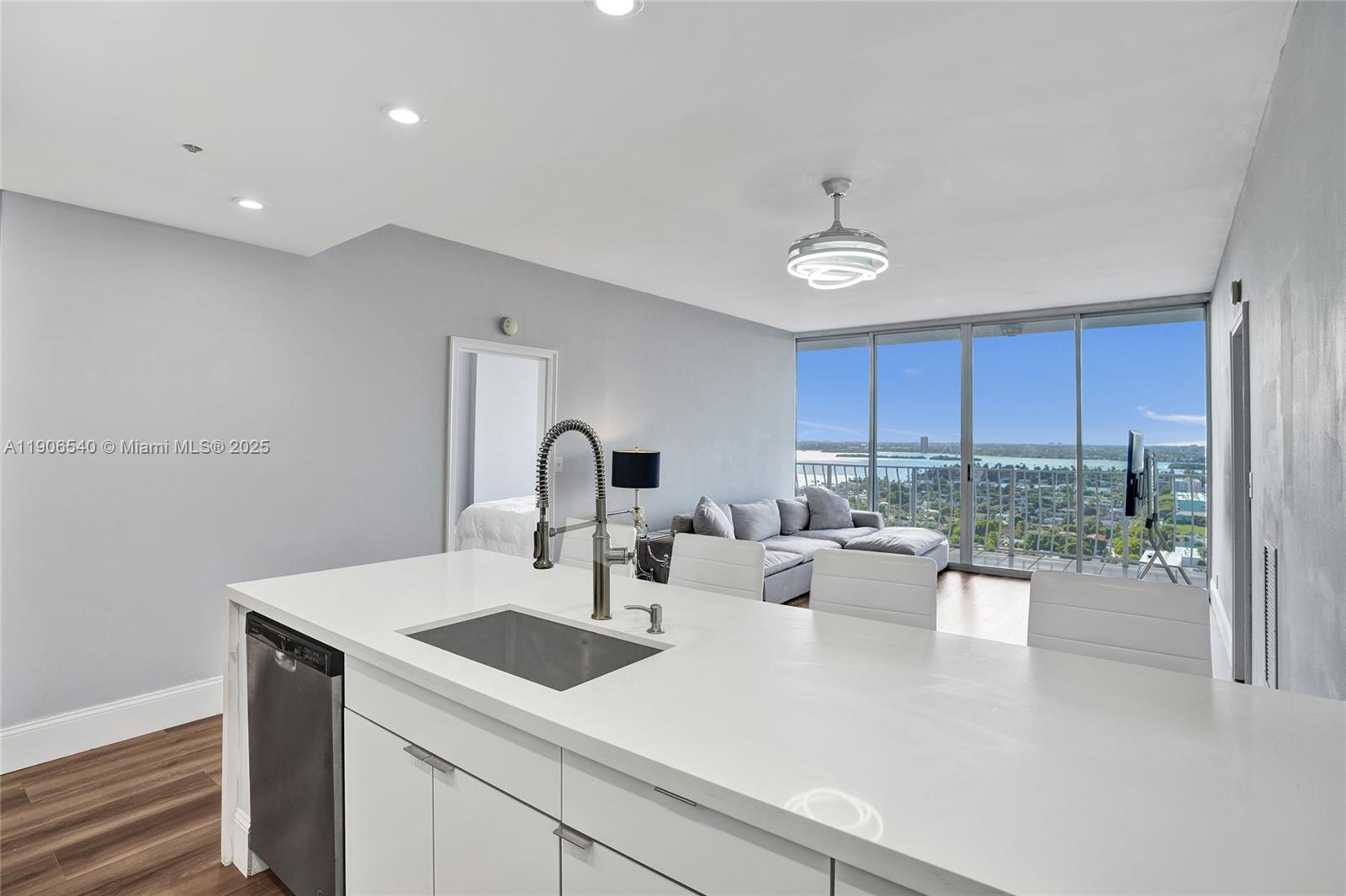 THE GRANDVIEW PALACE COND - Residential