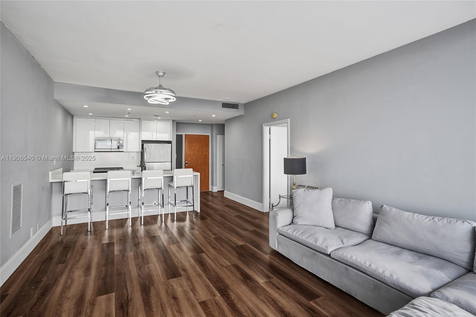 THE GRANDVIEW PALACE COND - Residential