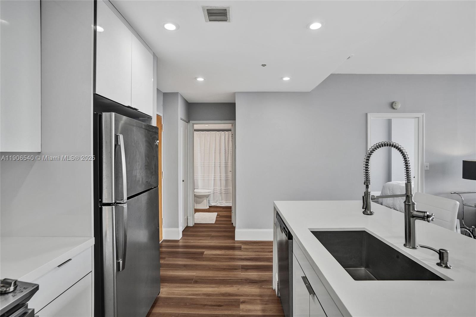 THE GRANDVIEW PALACE COND - Residential