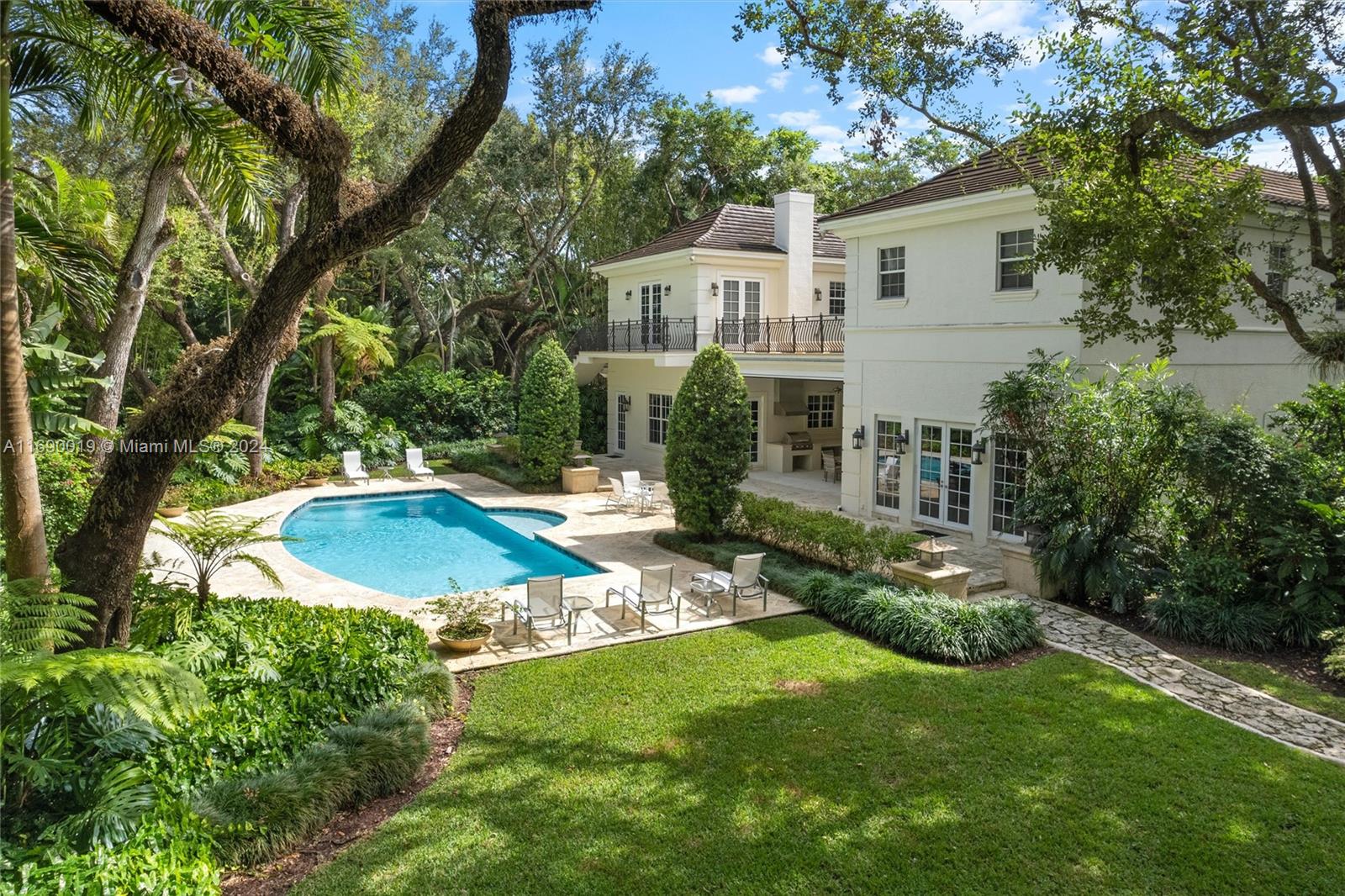 KERRWOOD OAKS - Residential