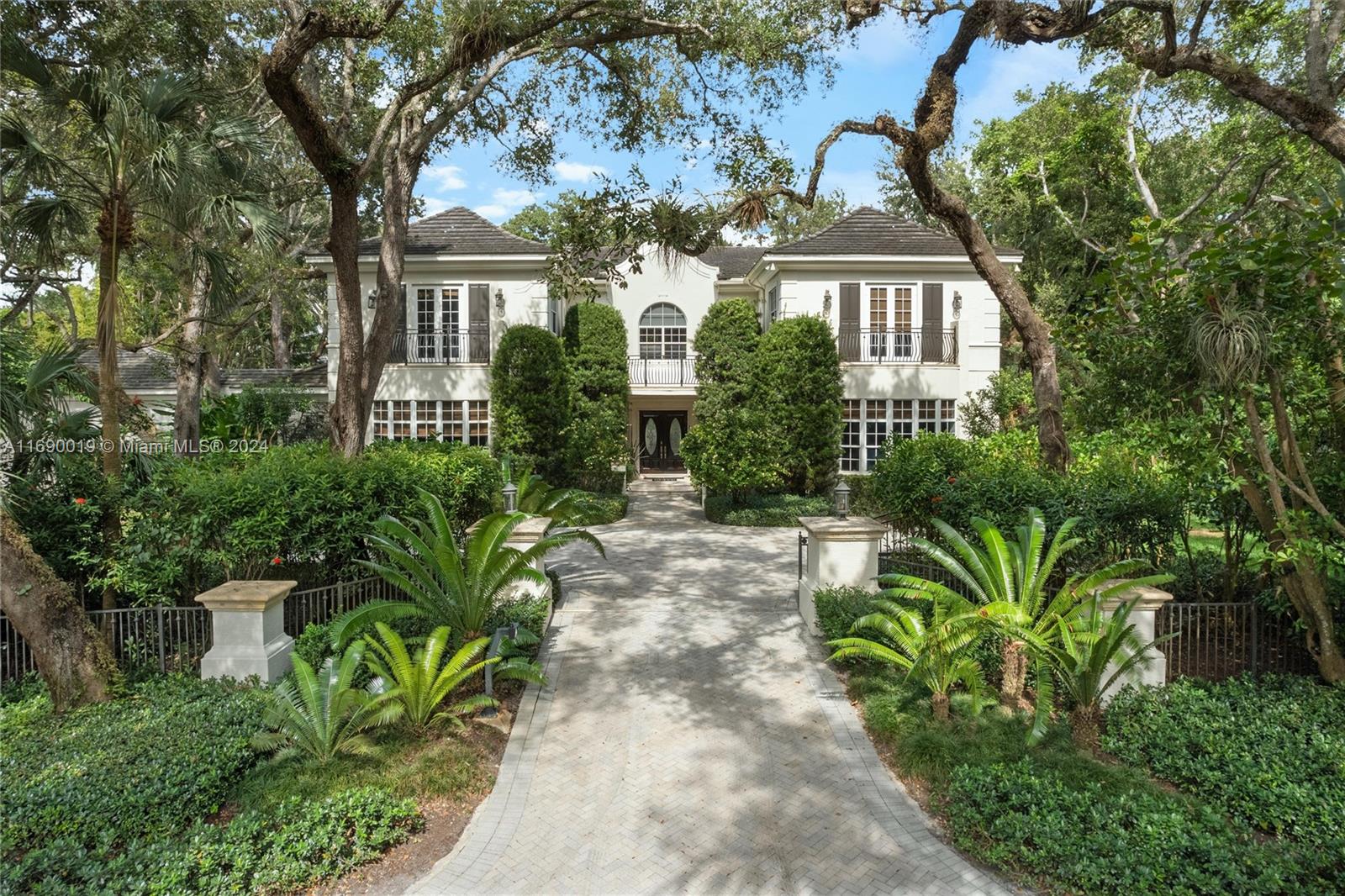 Elegant & Exquisite! This spectacular custom residence located in the exclusive guard-gated Banyan Lakes community is truly special w/distinguished architectural design accentuated in luxurious finishes & detail attention.Fluid floor plan of total 11600 SF luxury living w/7 bd ensuites!Soaring ceilings,marble & wood floors. Beautiful formal living & sumptuous dining room combined w/unique sitting area. Over the top wine room, wet bar! Gourmet epicurean cook's kitchen! Lavish master suite w/spa like bath!Executive gracious office. Fabulous family/media room. Seamlessly blending the interior & outdoor amenities for entertaining! Large covered patio w/blt-in grill. Inviting oversized pool. Lush magnificent grounds among a canapy of live oaks.Moments away from parks & top rated schools! A Gem!