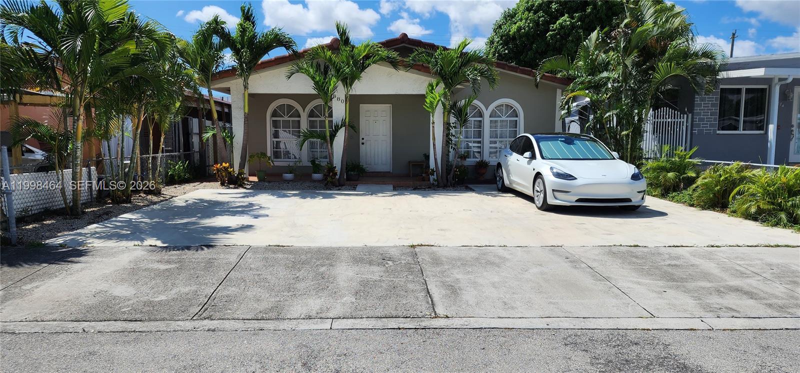 Perfectly situated in a highly desirable location, this property offers the ideal blend of convenience and lifestyle.Enjoy effortless travel with the airport just 10 minutes away, while beautiful beach days are always within reach at only 17 min drive to the beach. This home features a kitchen equipped with new appliances, perfect for everyday living. Step outside to a spacious backyard with convenient alley access-ideal for additional parking, storage, and outdoor gatherings. It's a great opportunity for first time buyers or investors !!!