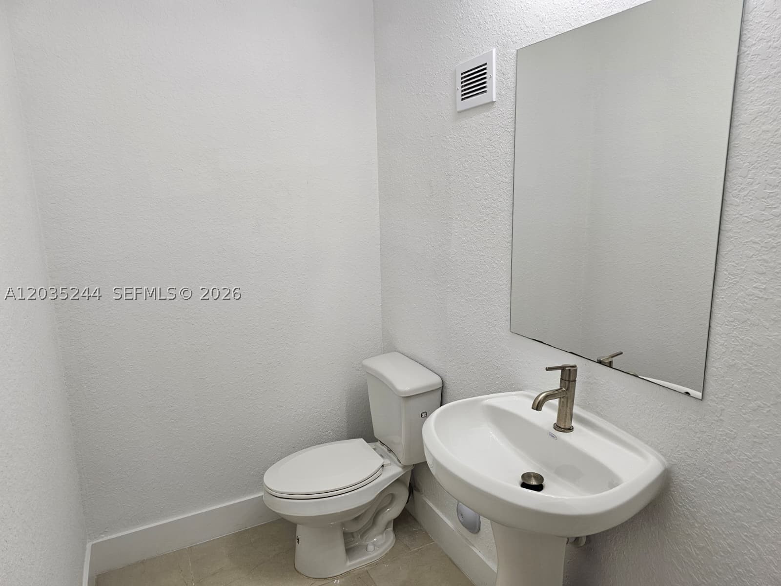 PARADISE ONE - Residential Lease