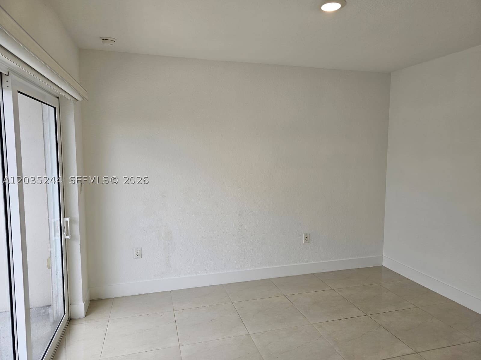 PARADISE ONE - Residential Lease