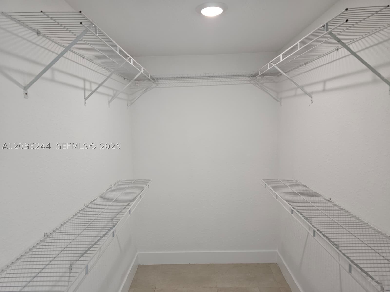 PARADISE ONE - Residential Lease