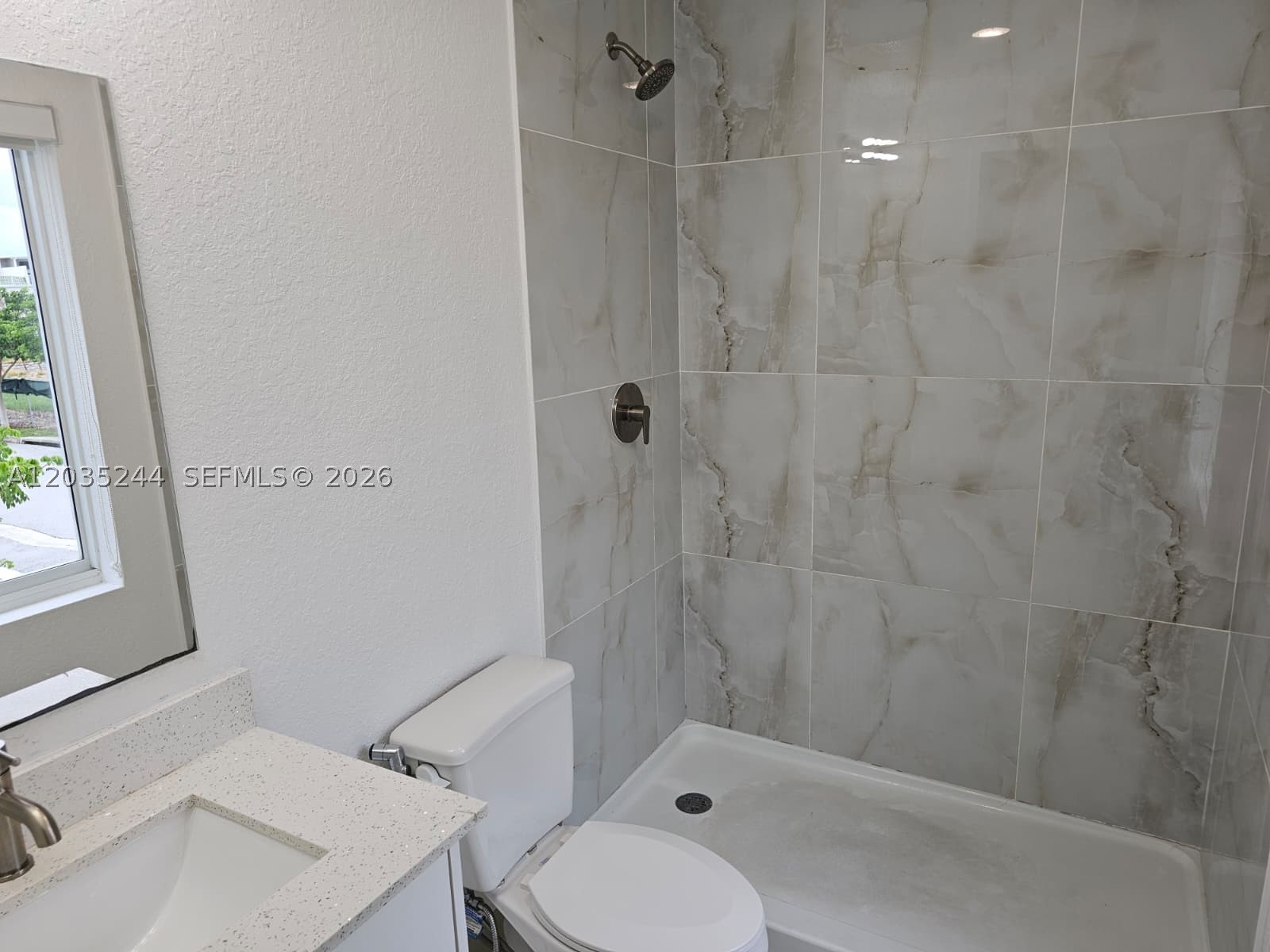 PARADISE ONE - Residential Lease