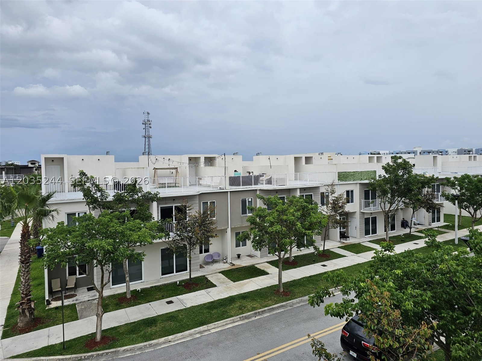 PARADISE ONE - Residential Lease
