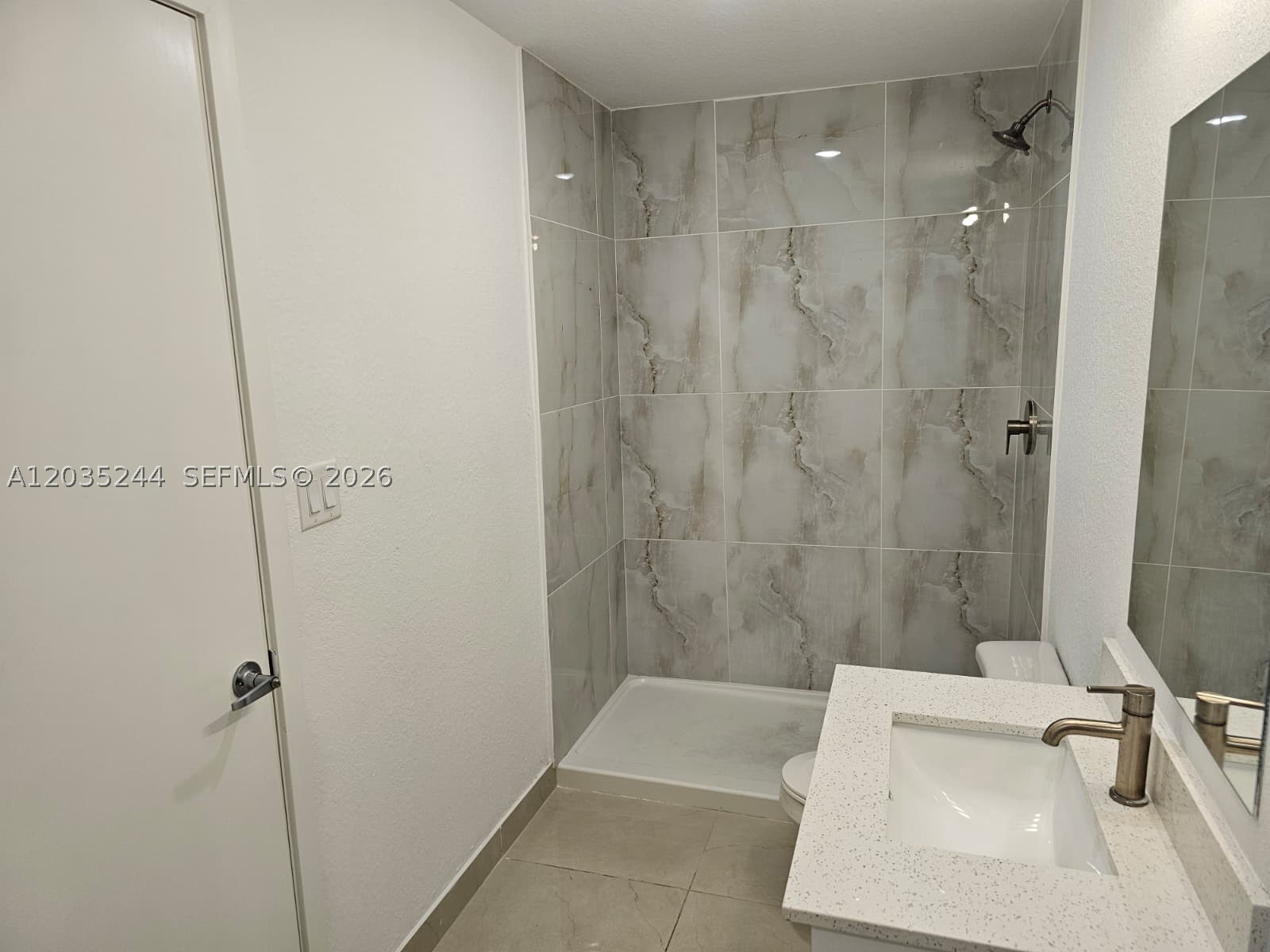 PARADISE ONE - Residential Lease