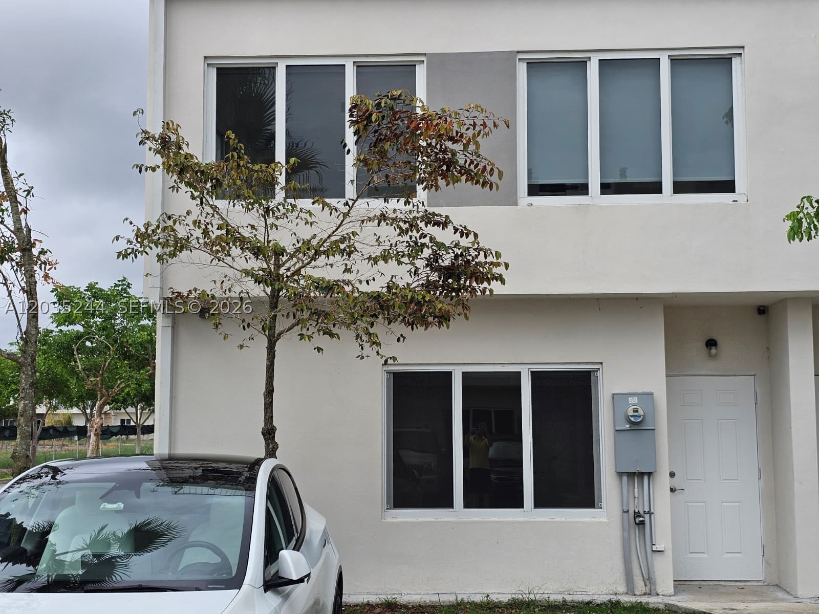 PARADISE ONE - Residential Lease