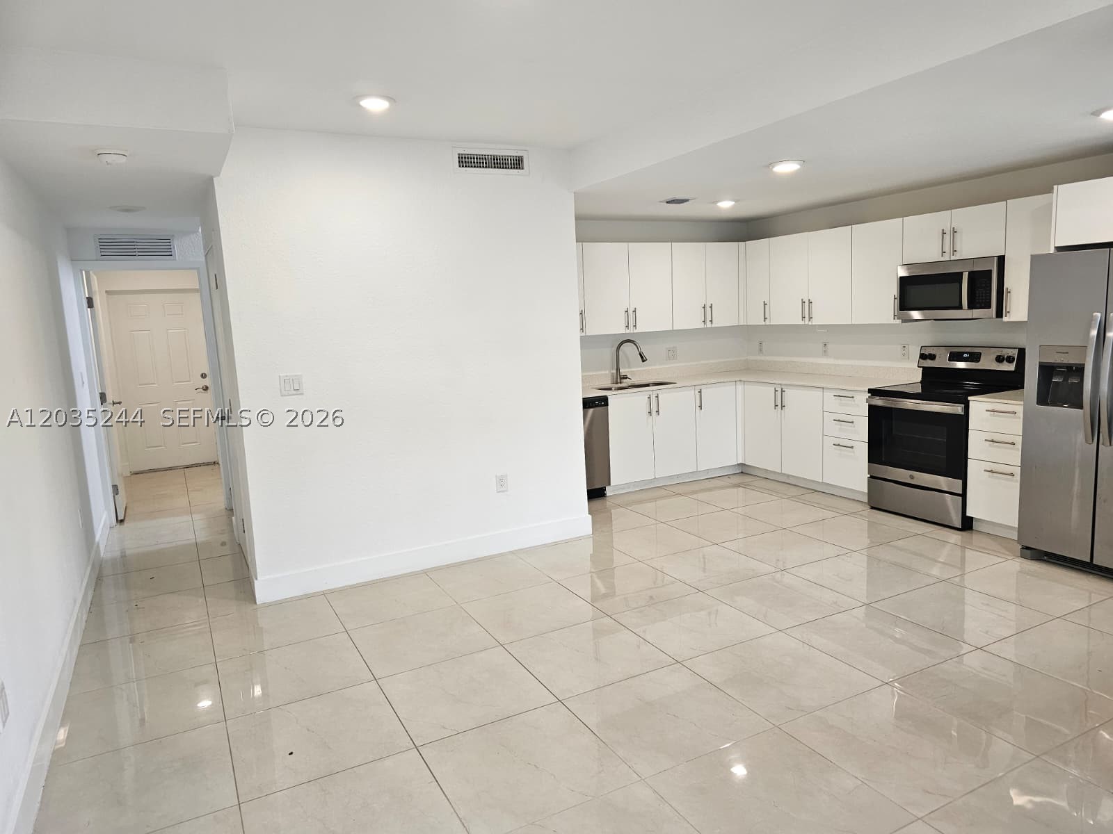 PARADISE ONE - Residential Lease