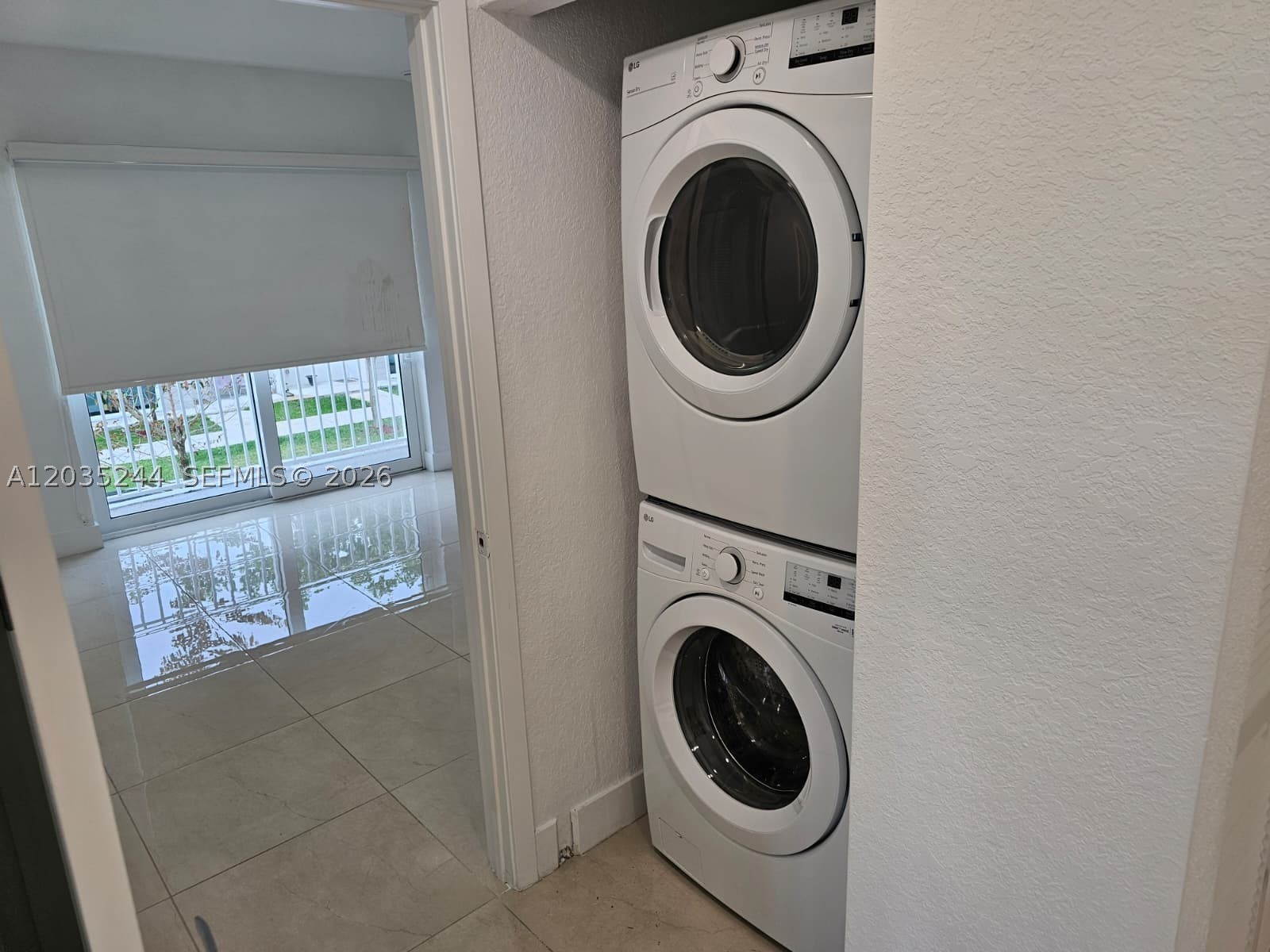 PARADISE ONE - Residential Lease