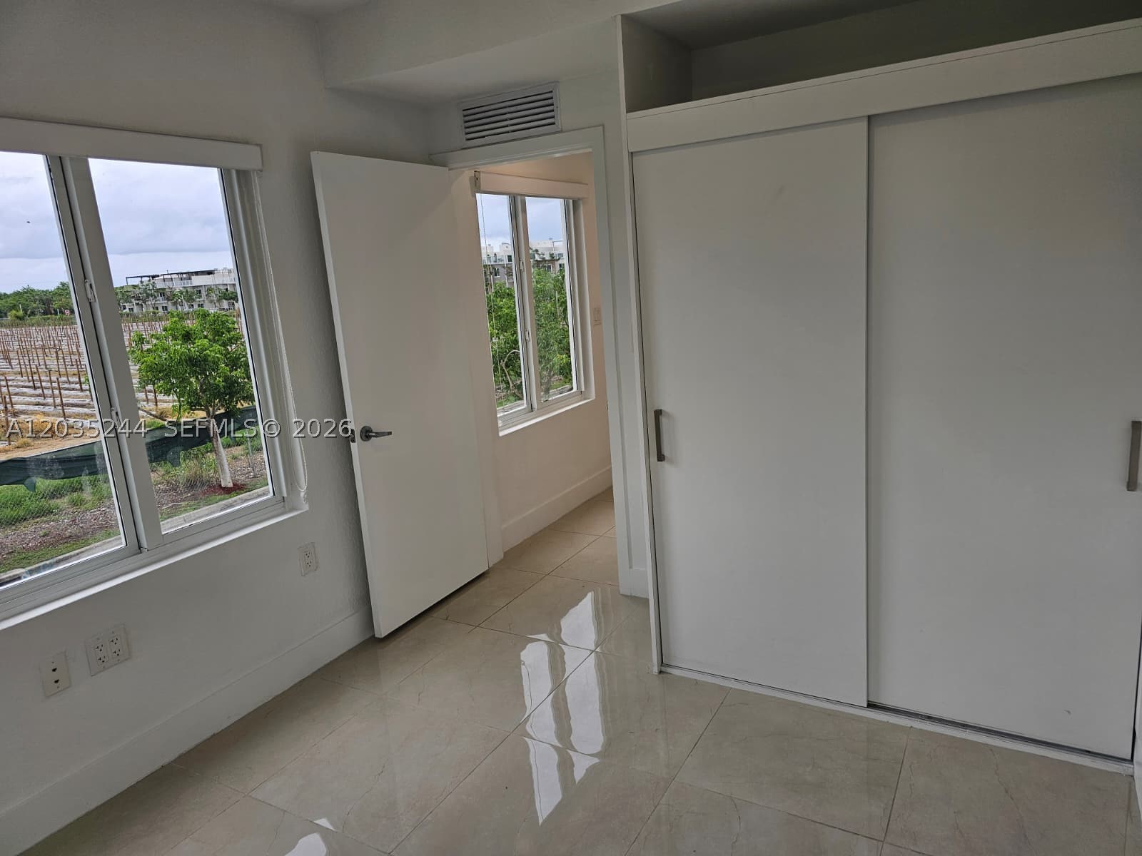 PARADISE ONE - Residential Lease