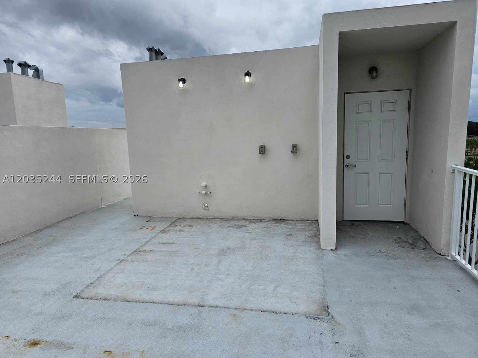 PARADISE ONE - Residential Lease