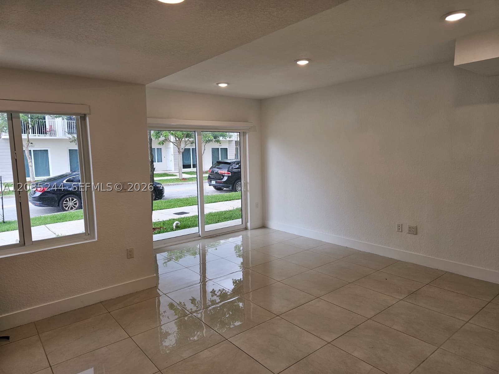 PARADISE ONE - Residential Lease