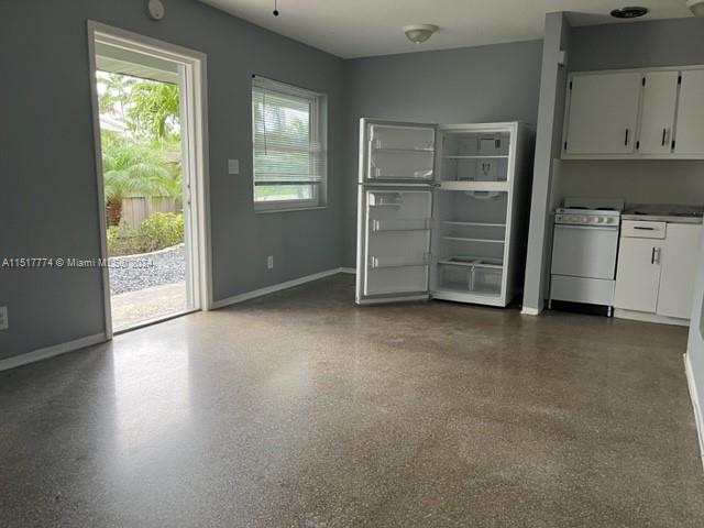 LAUDERDALE PARK 6-33 1/2 - Residential Lease