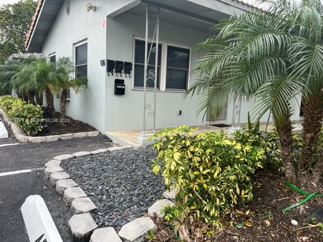 LAUDERDALE PARK 6-33 1/2 - Residential Lease