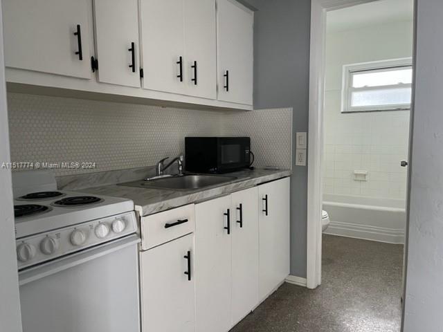 LAUDERDALE PARK 6-33 1/2 - Residential Lease