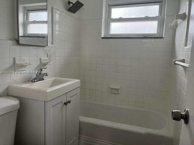 LAUDERDALE PARK 6-33 1/2 - Residential Lease