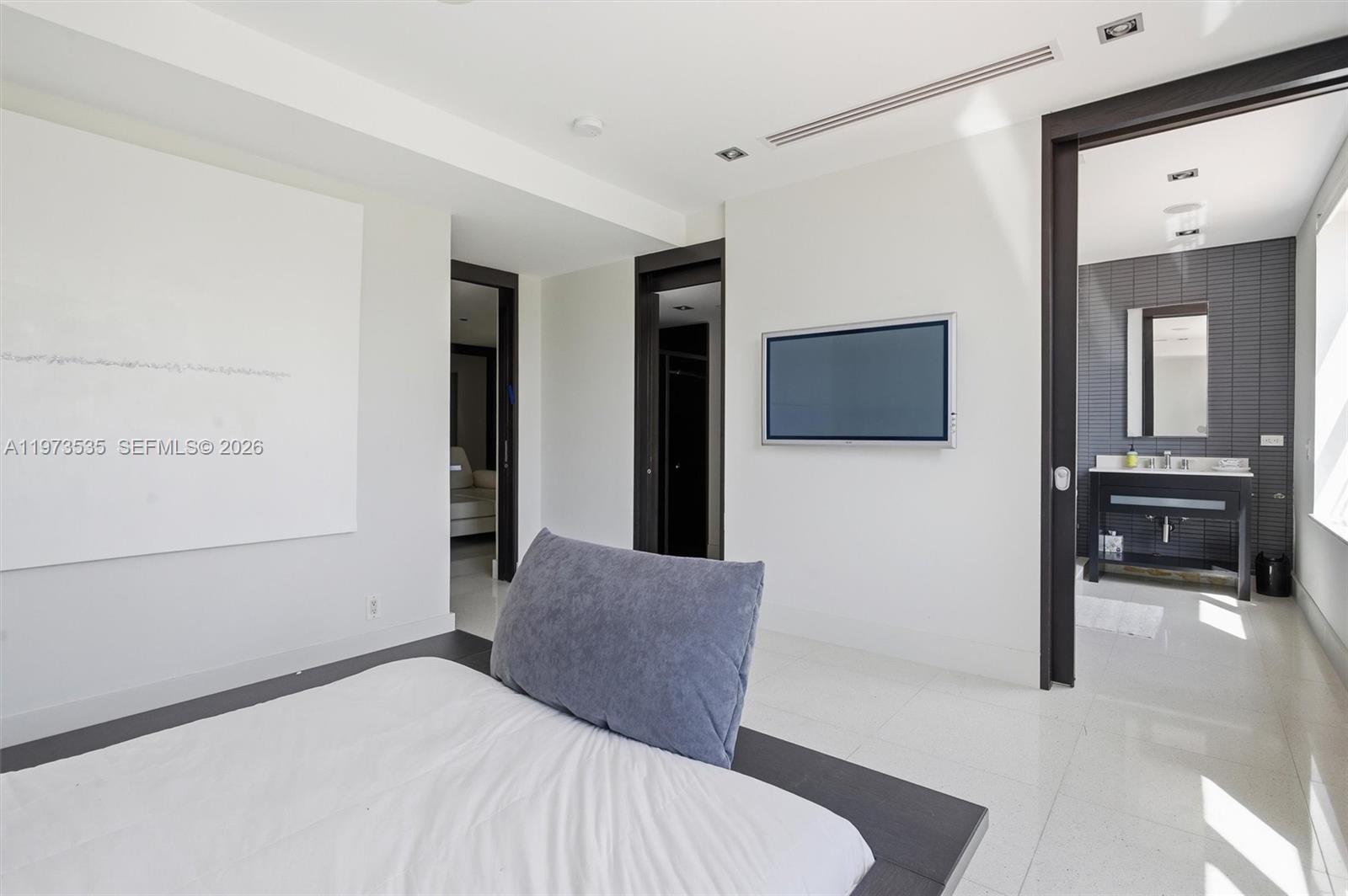 THE NETHERLAND CONDO - Residential