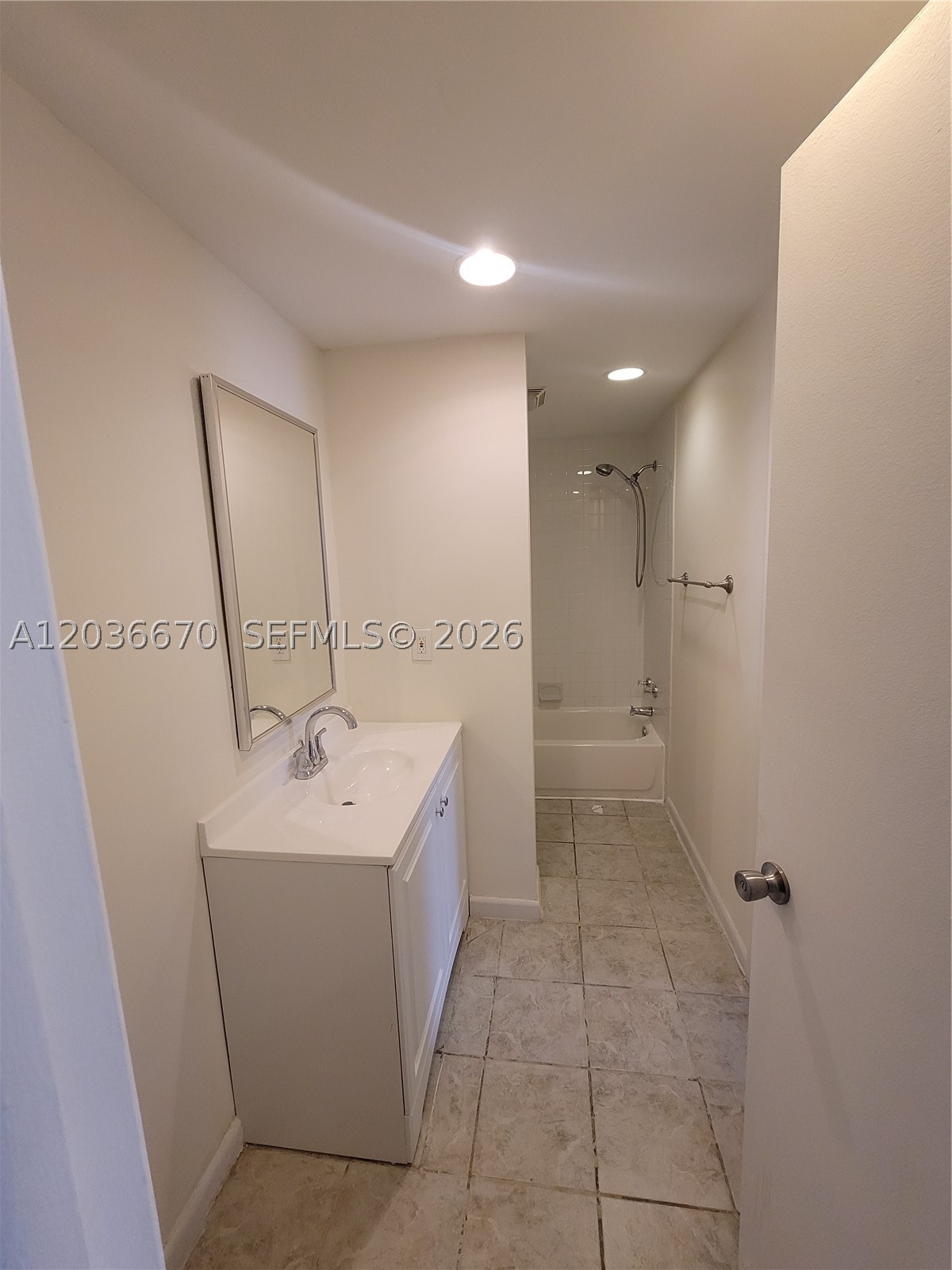 BROOKFIELD SQUARE CONDO - Residential Lease