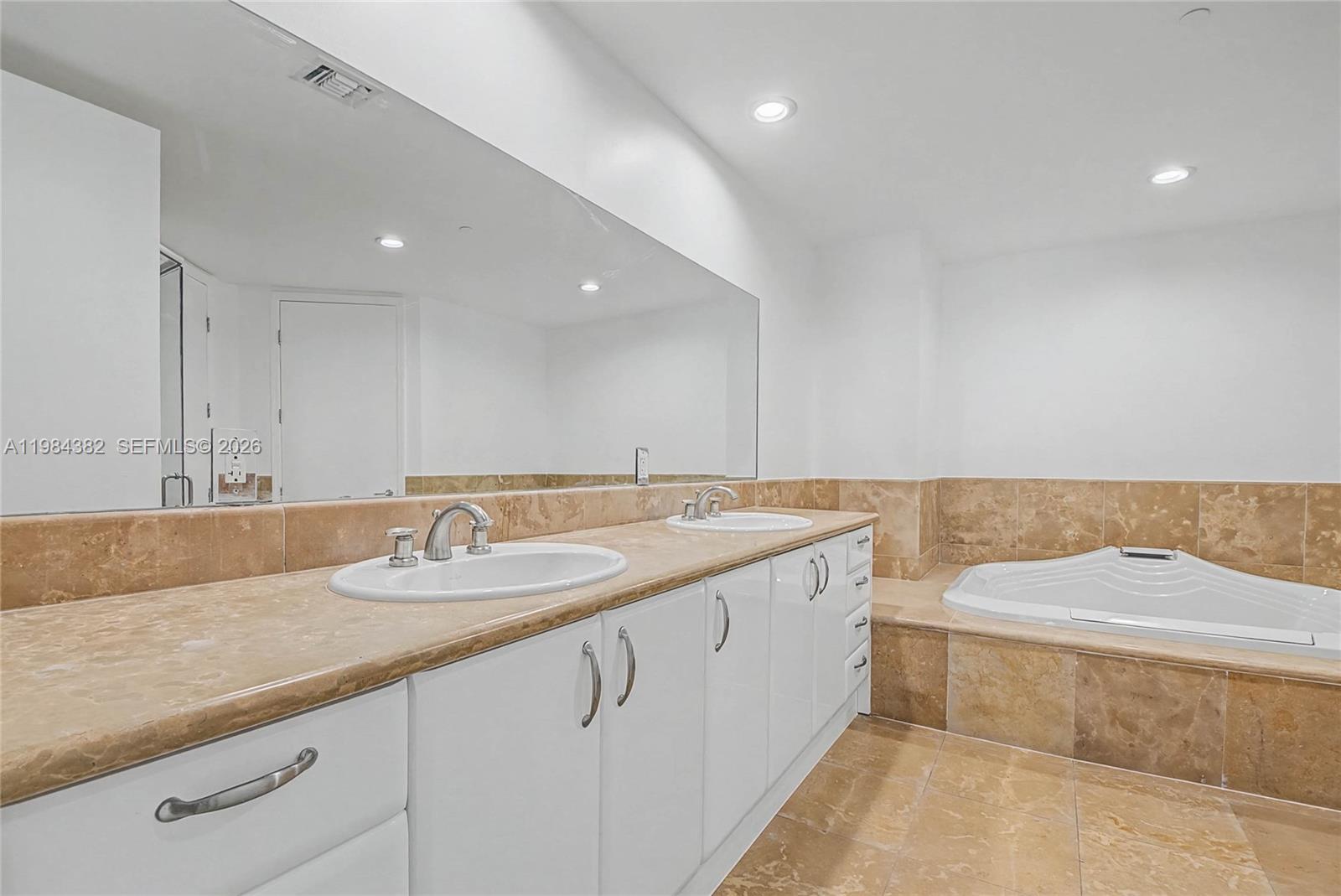 RESIDENCES - THE BATH CLUB - Residential
