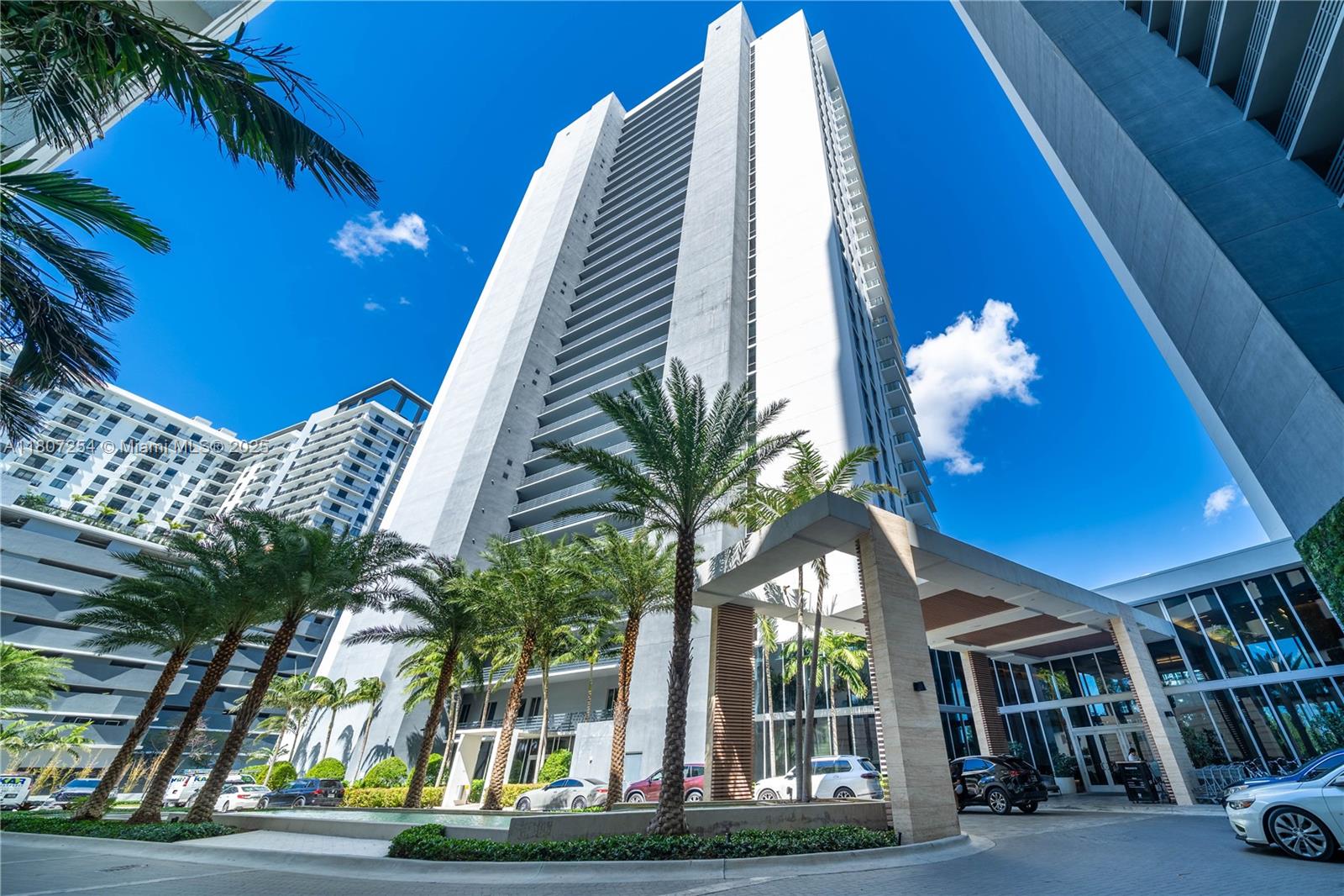THE HARBOUR SOUTH CONDO - Residential