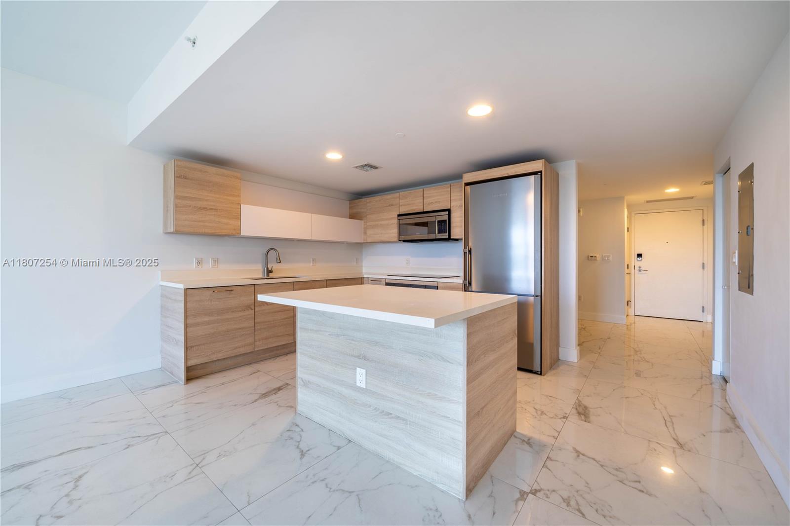 THE HARBOUR SOUTH CONDO - Residential