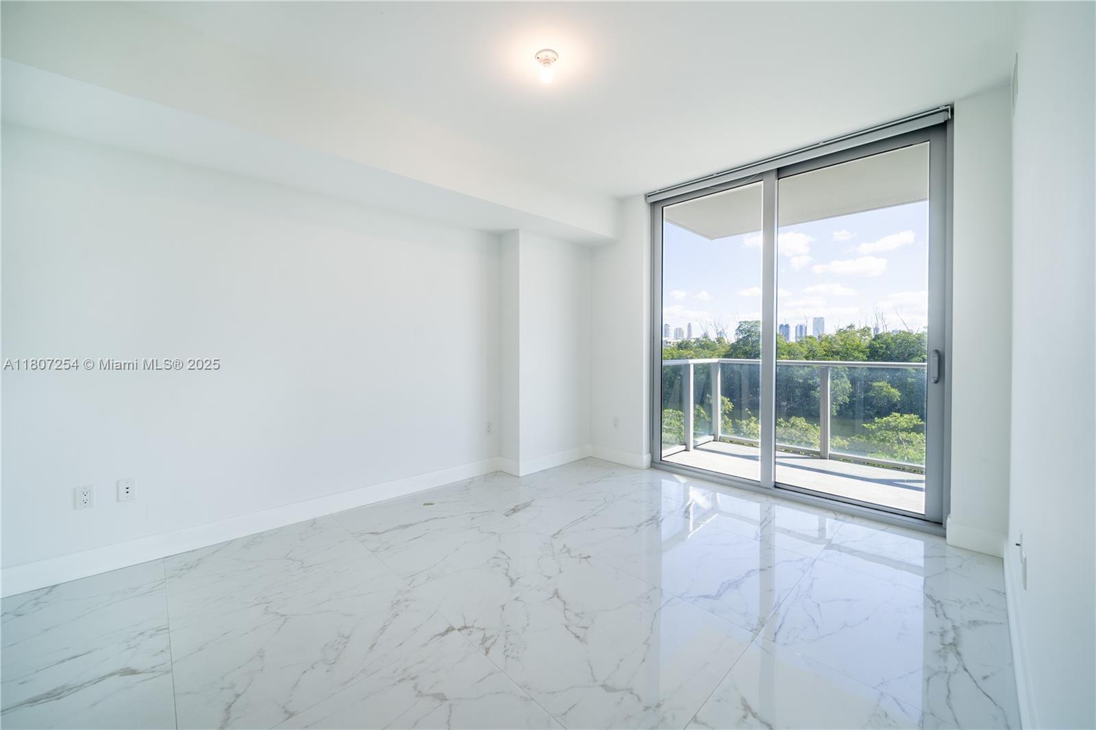 THE HARBOUR SOUTH CONDO - Residential